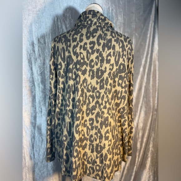Moondance crowl neck leopard print super soft top - Picture 8 of 10